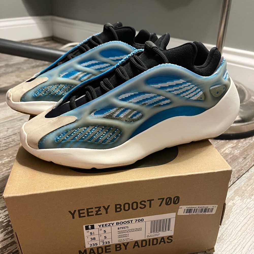 Yeezy Boost 700